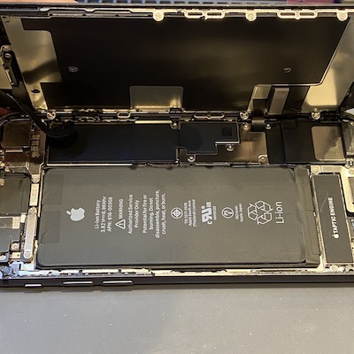 iPhone8 劣化したバッテリーは最短15分で交換できます！