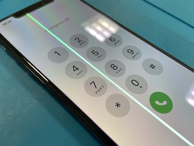 画面に縦線が入ったiPhoneX【画面修理】