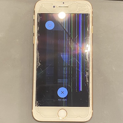 画面に縦線が出るiPhone8 修理しました！