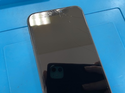 画面操作ができなくなったiPhone11【画面修理】