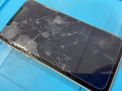 落として割れてしまったiPhone11【最短３０分】