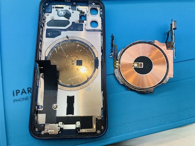 iPhone12miniの基板,ライトニングコネクタの取り外し