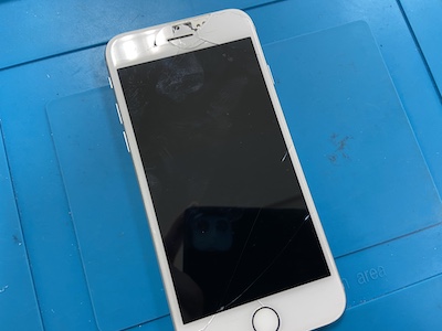 出かける機会の多い4月は要注意！iPhone7画面修理事例