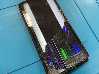 落として画面が真っ暗に！iPhoneXR画面修理