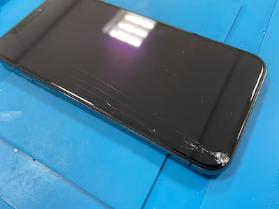 操作ができなくなったiPhoneXS【画面修理】