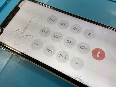 画面に縦線が入ったiPhone11の修理