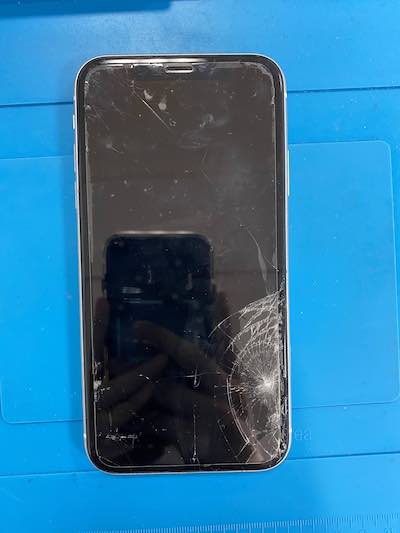 iPhoneの画面割れ！即日で直ります！