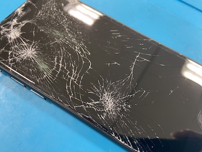 iPhoneSE2の画面割れ30分で直せます！