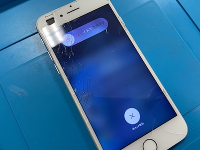 iPhone8画面割れ修理でお客様来店！