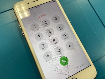iPhone8の画面割れ修理