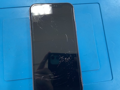 iPhone11の画面割れで来店！