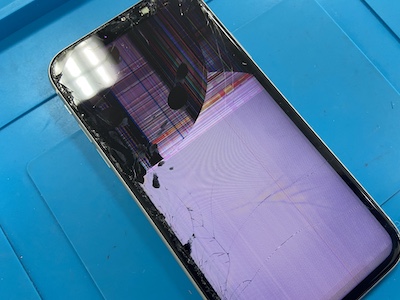 画面が割れて操作不能になったiPhone11