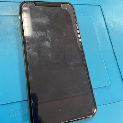 iPhoneXSの画面修理でお客様来店！