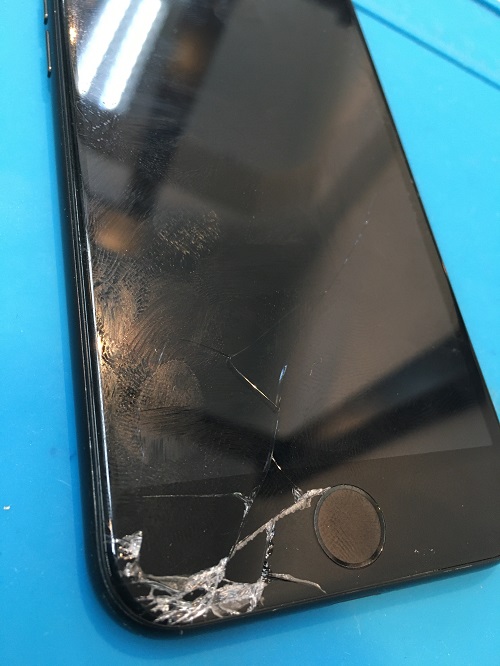 【iPhone SE（第二世代）】が30分で修理完了！