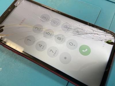 iPhone11の画面割れ修理