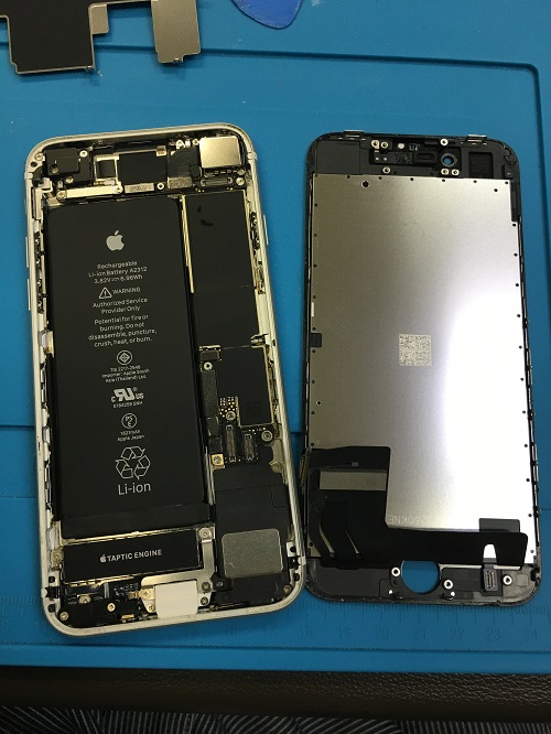 【iPhone SE（第二世代）】液晶不良、最短30分で返却可能！
