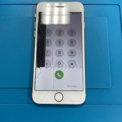 iPhone8の画面割れでお客様来店！