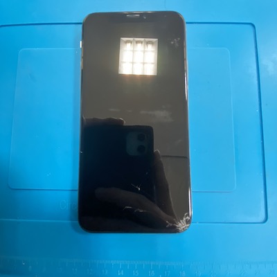 【即日】iPhoneXSの画面割れ修理