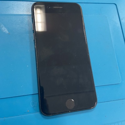 iPhoneSE2の画面修理30分ほどで出来ます！
