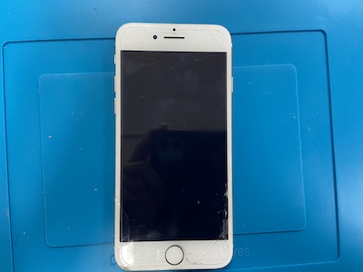 画面が真っ暗な状態になったiPhone7【画面修理】