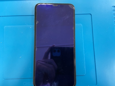 画面表示されないiPhoneXSMax【画面修理】