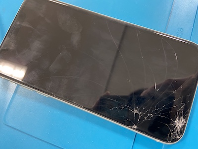落として画面操作が効かないiPhone11【画面修理】