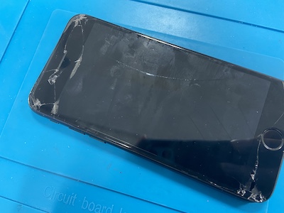 落として画面表示されなくなったiPhone7【画面修理】