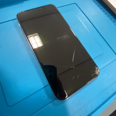 iPhoneXの画面修理でお客様来店！