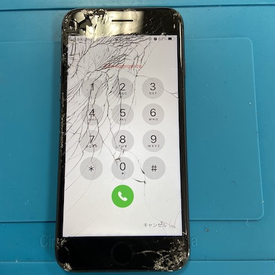 iPhone8の画面割れでお客様来店！