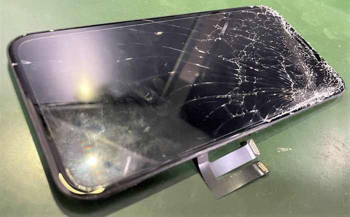 岡山市お住まいのお客様よりiPhone11液晶不良修理