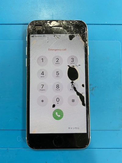 画面に黒いシミが入ったiPhoneSE2【画面修理】