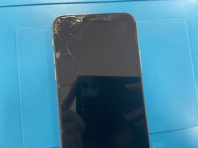 画面が点かなくなったiPhoneXS【画面修理】
