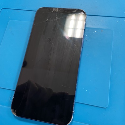 iPhone12の画面修理即日対応してます！