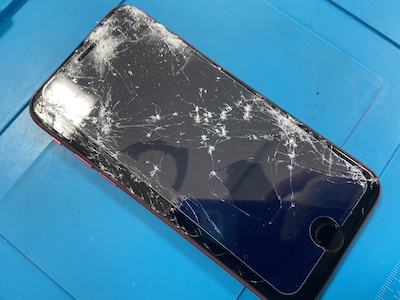iPhoneSE2の即日修理対応しています！！