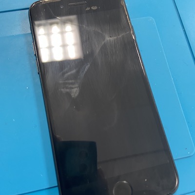 iPhone8の画面割れ修理