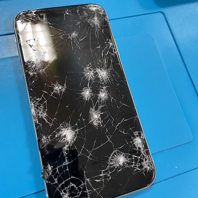 画面表示がされないiPhone11の修理しました！