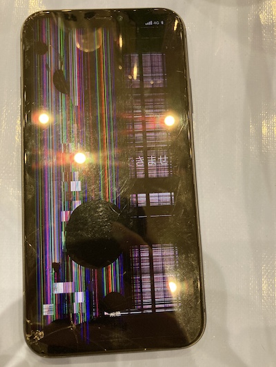 画面の壊れたiPhoneXを修理しました！！