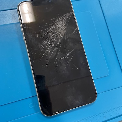 iPhone11画面割修理！【即日30分程】