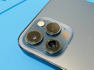 iPhone 12 Pro Max】のレンズカバー割れの修理のご依頼