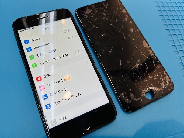 【iPhoneSE3】の画面交換のご依頼です。