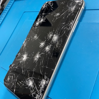 iPhoneXの画面割れ修理しました！