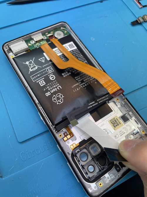 AQUOS SENSE4 basicの膨張したバッテリー交換