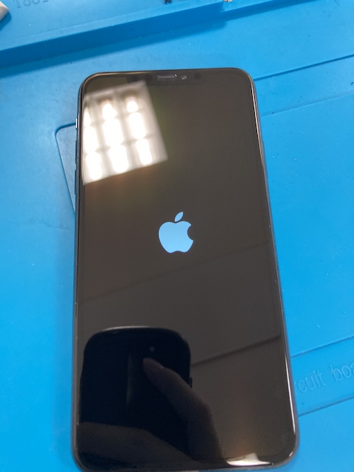 リンゴループになったiPhone12の修理受け付けています！
