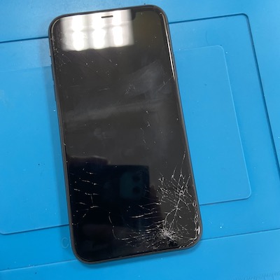 iPhone11の画面割れ修理！【即日】