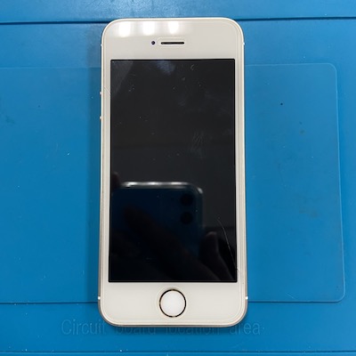 画面が点かないiPhoneSE【画面修理】