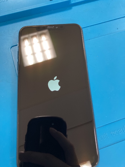 iPhone11のリンゴループ修理おまかせください！