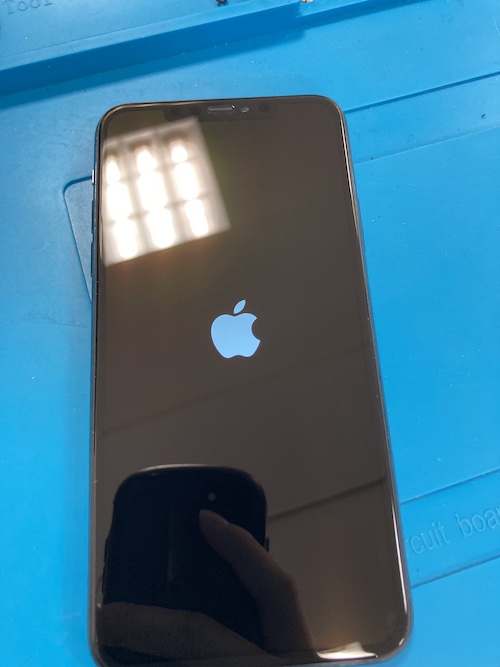 iPhone11のリンゴループ修理おまかせください！