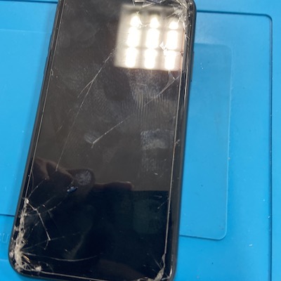 iPhoneXRの画面修理でお客様来店！