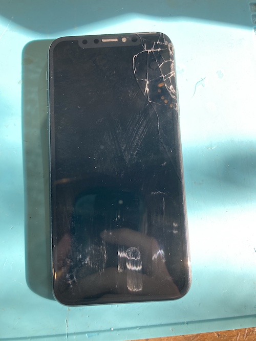 iPhoneXSの画面交換即日で修理できます！
