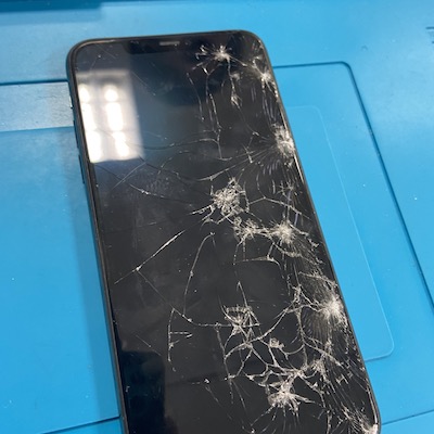 iPhone11ProMaxの画面修理！